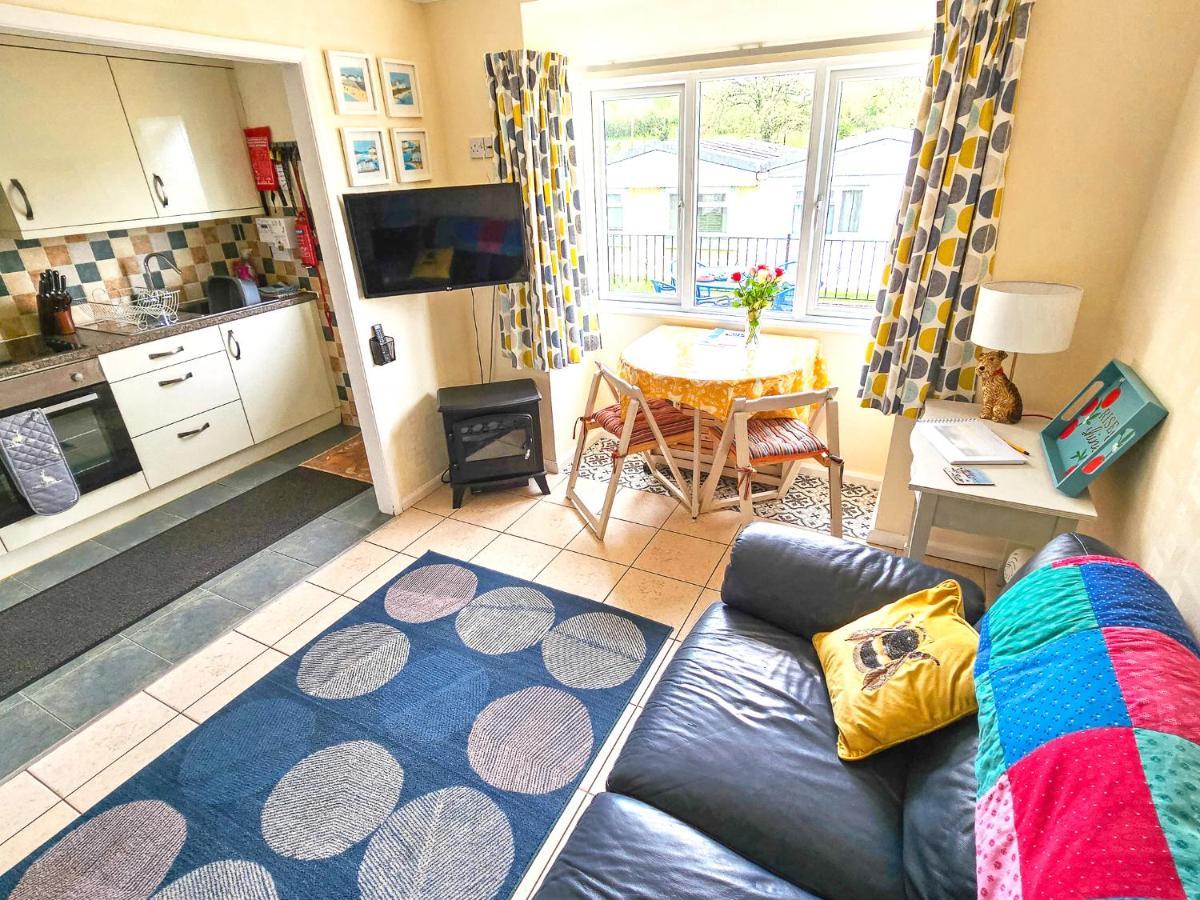 Dart Haven - Cheerful Holiday Bungalow In Galmpton Exterior foto